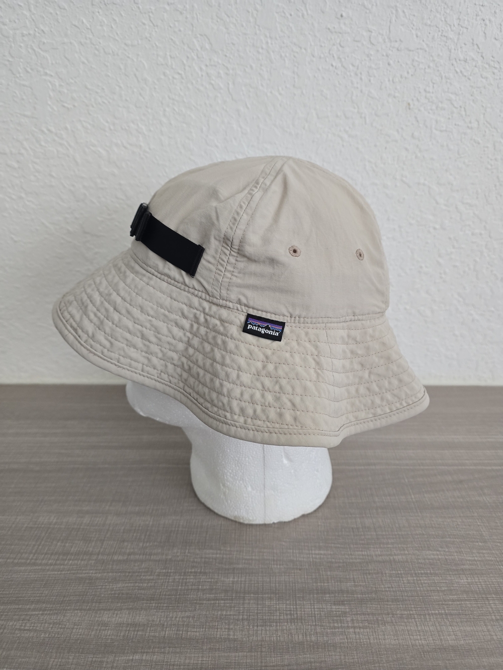 PATAGONIA Tan Beige Adjustable Sun Bucket Hat Size Small 65933